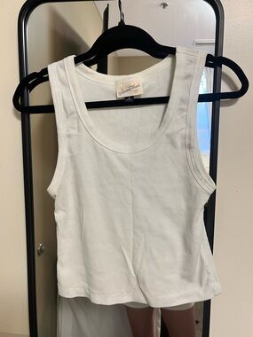 Universal Thread White Ribbed Scoop Tank